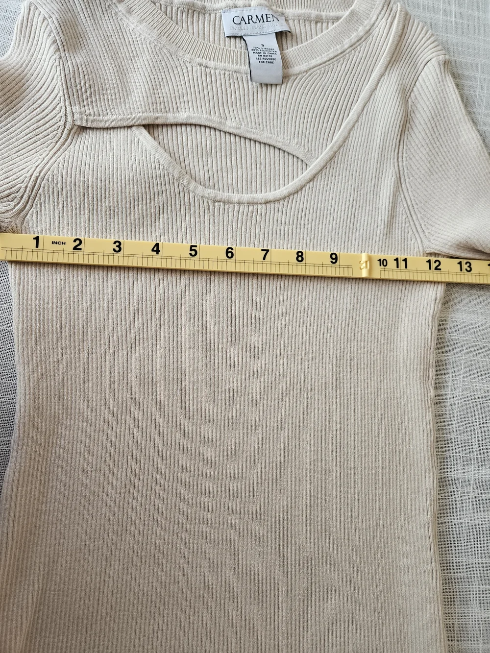 Carmen Marc Valvo Cream Ribbed Long-Sleeve Cutout Top - Picture 6 of 8